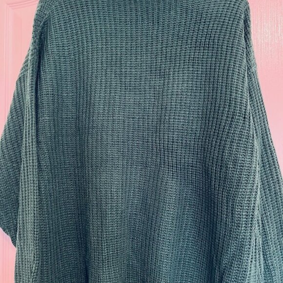 Evelyn Taylor sweater. - Picture 3 of 3